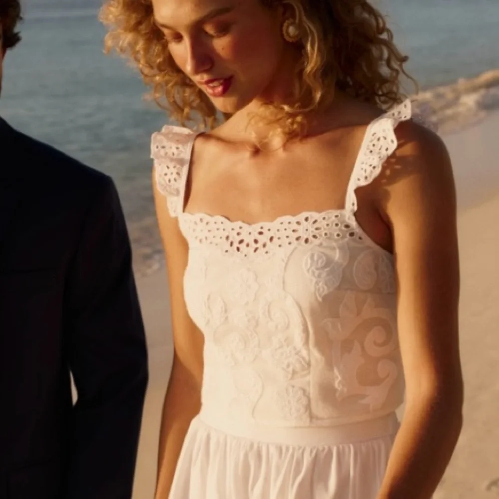 NEW Abercrombie Ruffle Strap Eyelet Top - Picture 3 of 6